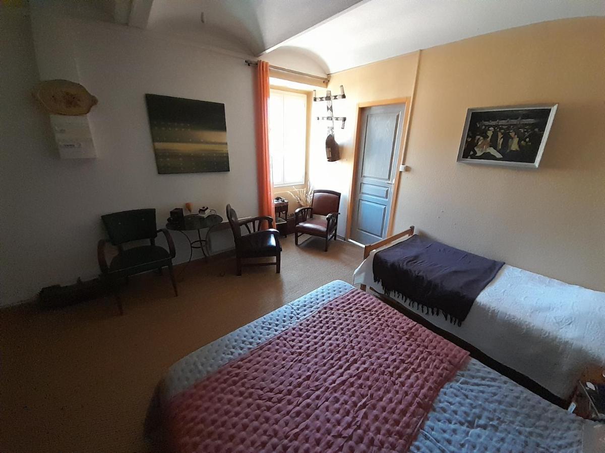 Le Prieure Saint-Florent-sur-Auzonnet Exterior foto
